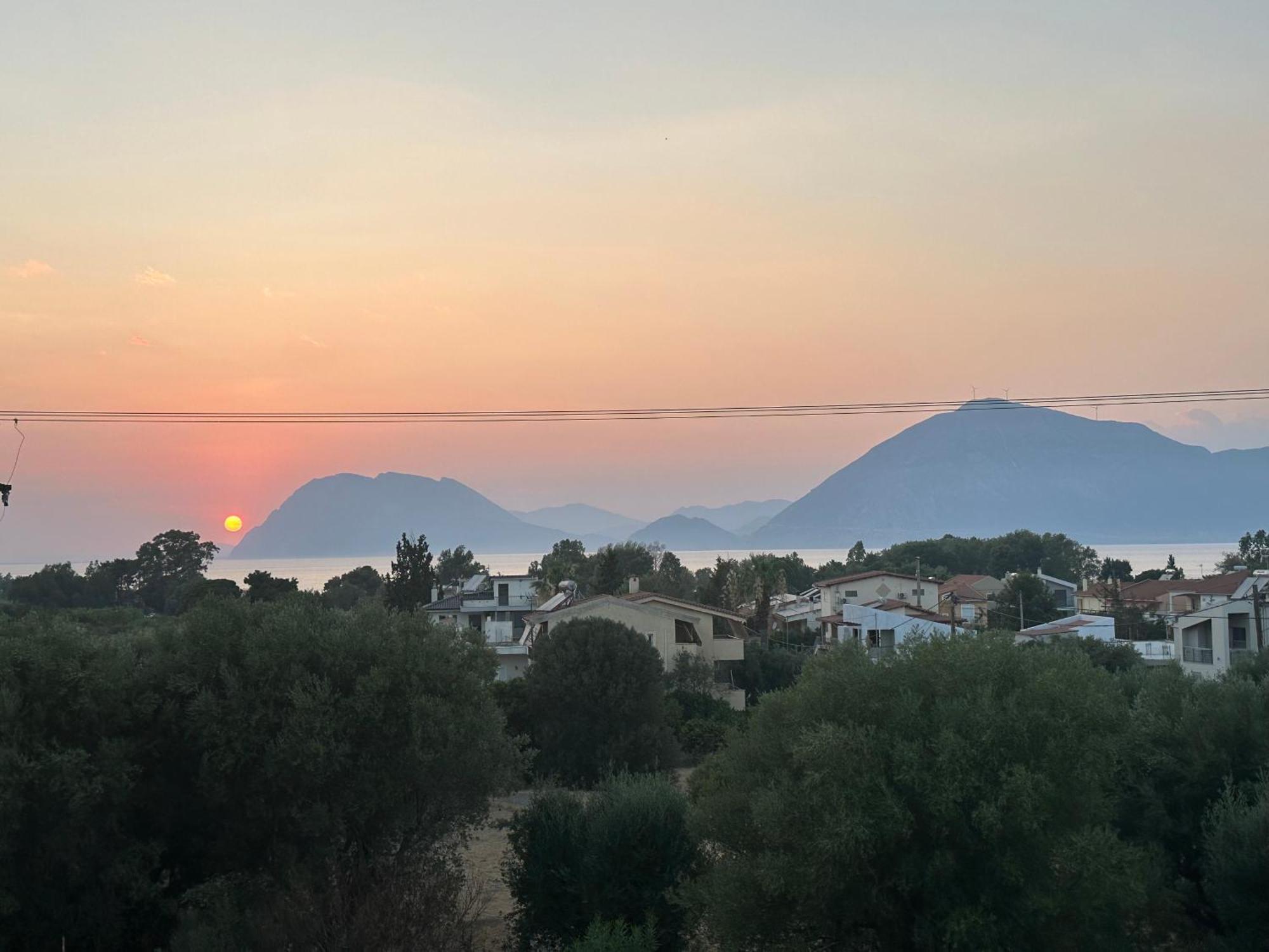 Δωματιο Με Ησυχία Και Θέα Patras Exterior foto